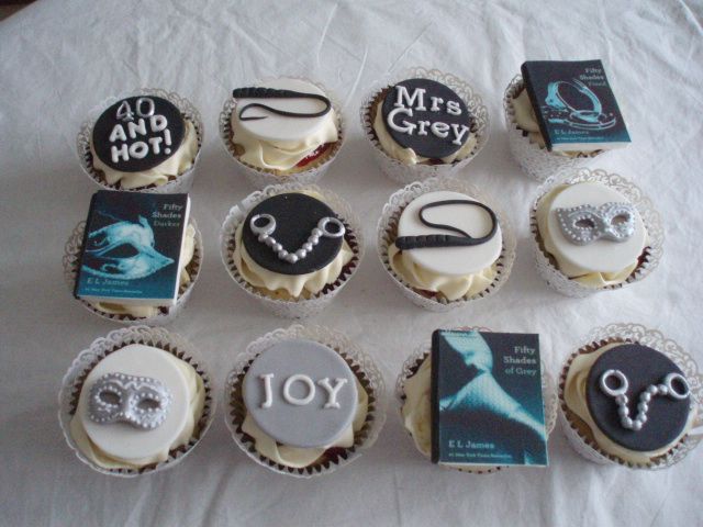 Fifty Shades cupcakes